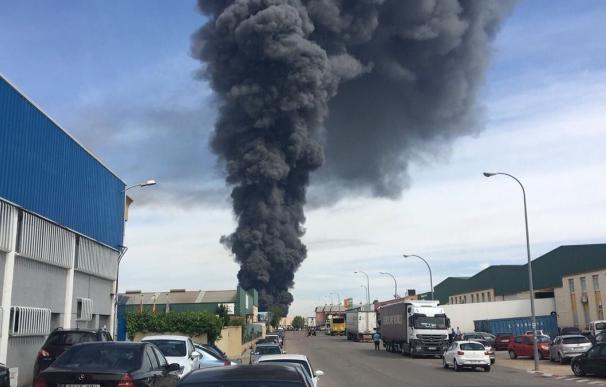 Cinco heridos, dos de ellos graves, en el incendio generado en una planta industrial de Arganda