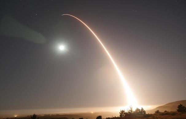 EEUU realiza un ensayo con un misil balístico intercontinental