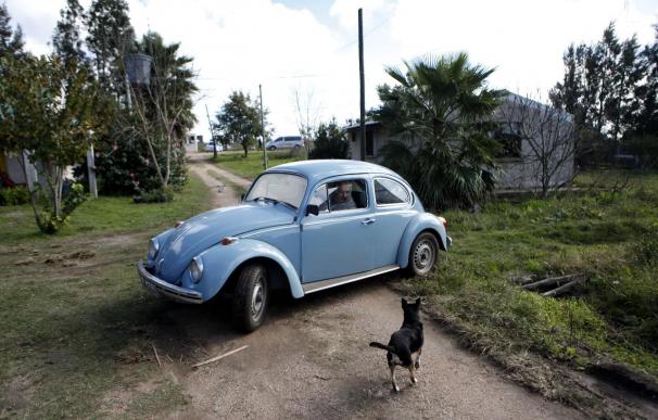 Mujica pide que no se preocupen por su automóvil "Fusca"
