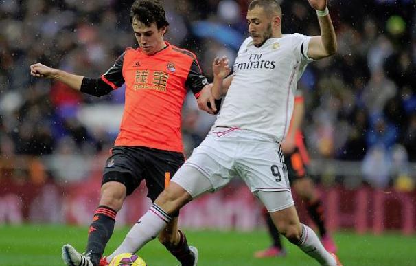 La polémica: Jonathas reclama un penalti y el árbitro le da dos inexistentes al Madrid / Getty Images.