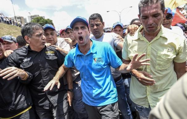 El opositor venezolano Capriles es inhabilitado 15 años para ejercer cargos públicos (JUAN BARRETO / AFP)