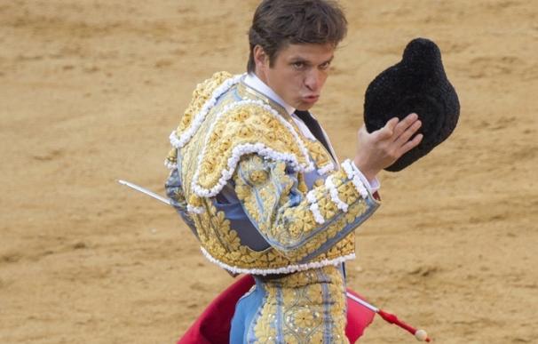 El Juli, trasladado grave al hospital tres ser cogido por el quinto toro en la Feria de Sevilla
