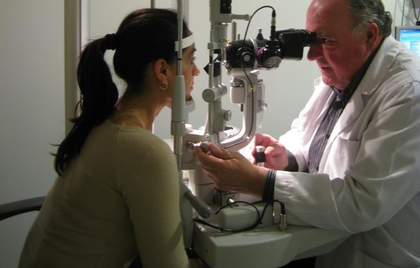 La medición de la presión intraocular ayuda a detectar a tiempo patologías oculares, según los expertos