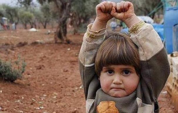 La niña siria que se rindió ante una cámara de fotos
