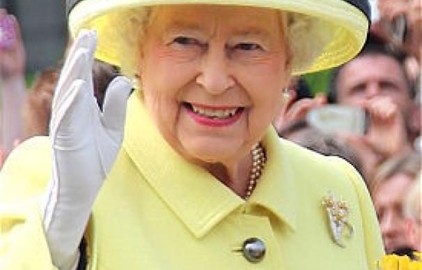 Isabel II, la reina más viajera de la historia, no tiene pasaporte