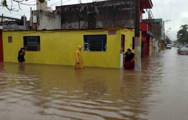 El presidente de Paraguay se compromete a dar una solución a los damnificados por las inundaciones