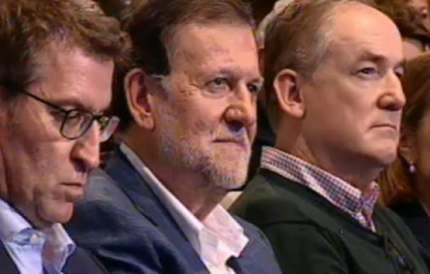 Rajoy aparece sin gafas en el mitin de A Coruña tras el puñetazo y recibe una ovación de los simpatizantes del PP