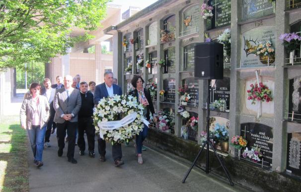 Familiares y representantes políticos recuerdan a Tomás Caballero en el 19º aniversario de su asesinato