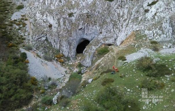 Rescatada una senderista tras sufrir una caída en La Cueva del Cobre, en San Salvador de Cantamuda (Palencia)