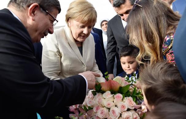 Turquía arresta a seis presuntos miembros del 'EI' antes de la visita de Merkel a los refugiados