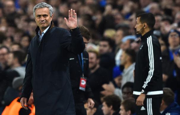 Mourinho deja de ser entrenador del Chelsea / AFP