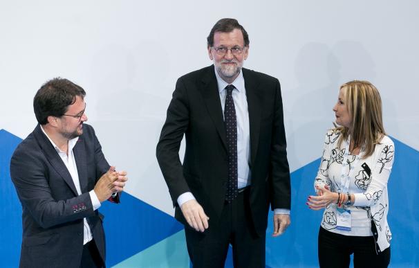 Rajoy advierte que no aprobarlos "no beneficia a nadie", solo a quienes hacen política con "malas noticias"