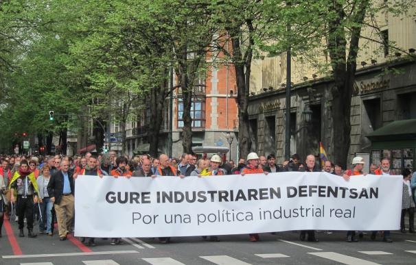 (Ampliación) Miles de personas denuncian en Bilbao que "un país sin industria es un país sin futuro"