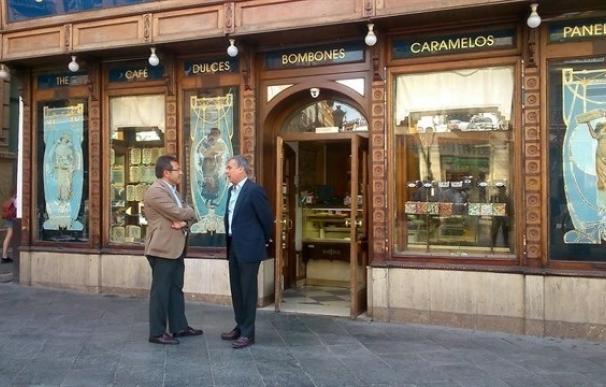 El gerente de la confitería La Campana se reúne con el Consistorio y pide "una vía jurídica" para sus veladores