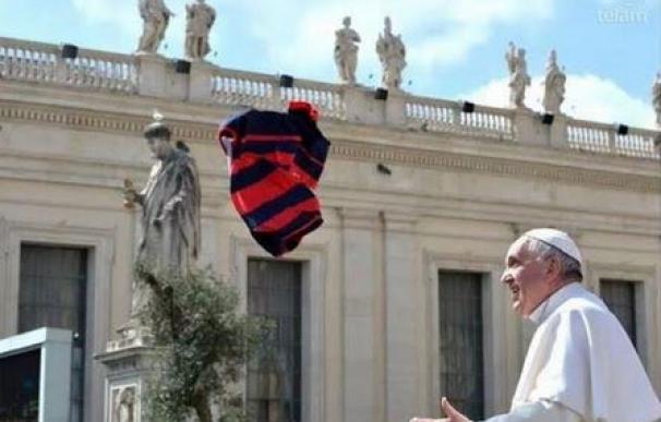El Papa recibe una camiseta de San Lorenzo el día de su 79 cumpleaños