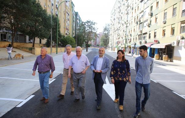 El Ayuntamiento inaugura la reurbanización llevada a cabo en la barriada de El Trébol