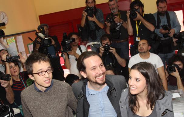 Íñigo Errejón junto al líder de Podemos Pablo Iglesias e Irene Montero