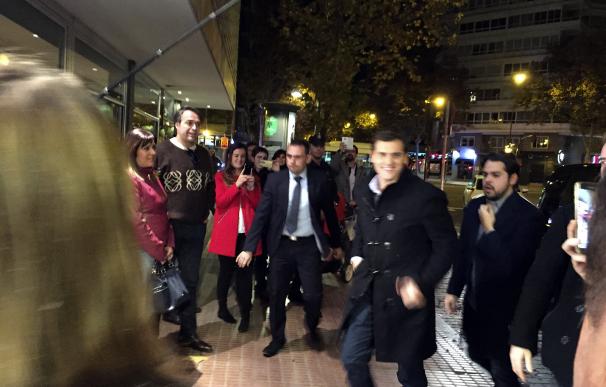 Albert Rivera llegando al Hotel Eurobuilding de Madrid para recibir los resultados