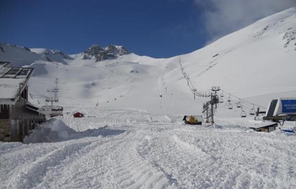 Alto Campoo abre dos remontes para acceder a cuatro pistas que suman 4 kilómetros esquiables
