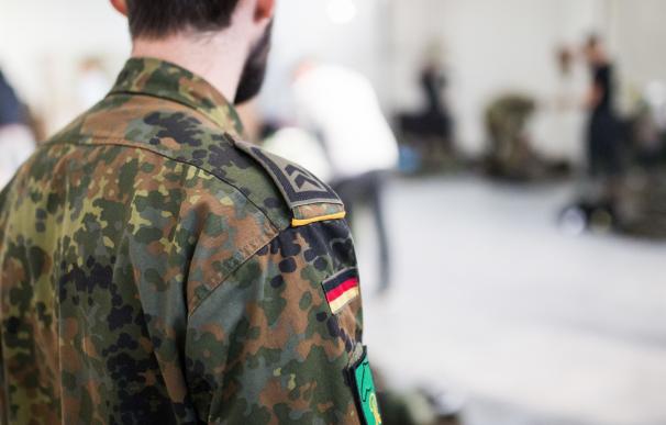 Alemania revisa 2.000 casos de asilo tras la polémica del soldado detenido