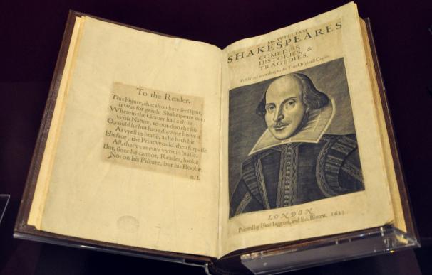 Encuentran en Escocia un ejemplar de las obras de Shakespeare con más de 400 años