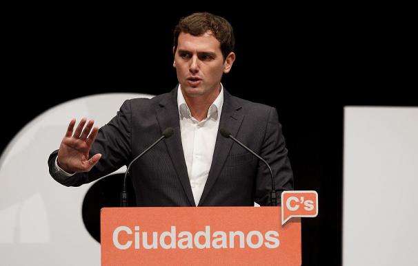 Rivera rechaza una moción de censura en Madrid porque ni Cifuentes está imputada ni se incumple el pacto