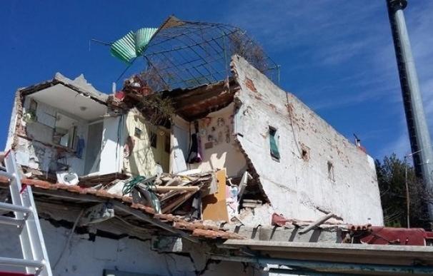 Desalojadas ocho familias tras un derrumbe parcial en una casa de Fuencarral