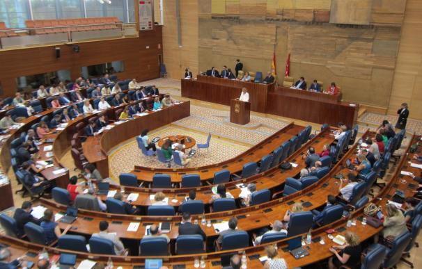 La Asamblea quiere que Cifuentes active a los bomberos de la Comunidad para que vayan a Lesbos a ayudar a los refugiados