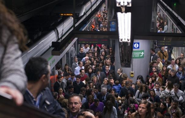 El metro amplía un 94% su oferta de transporte durante la Feria