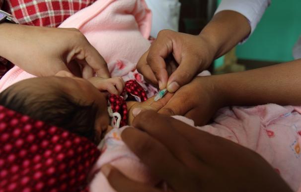 Pediatras celebran la venta en farmacias de la vacuna del meningococo B y piden a Sanidad que la incluya en calendario
