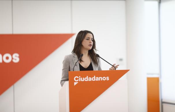 Arrimadas y otros tres candidatos se presentan a las primarias de Cs para la Generalitat