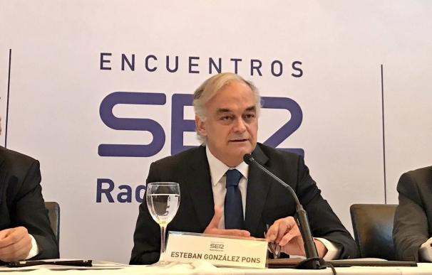 González Pons avisa que en Reino Unido "no solo hay instituciones que repatriar", sino "empresas buscando relocalizarse"