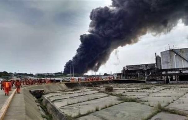 Asciende a 32 la cifra de muertos por la explosión en la planta petroquímica de Veracruz