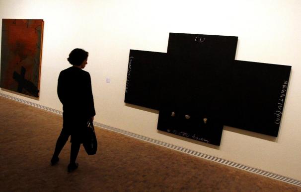 El MACBA exhibe obras de Chillida, Oteiza y Tàpies en la exposición "Episodios críticos"