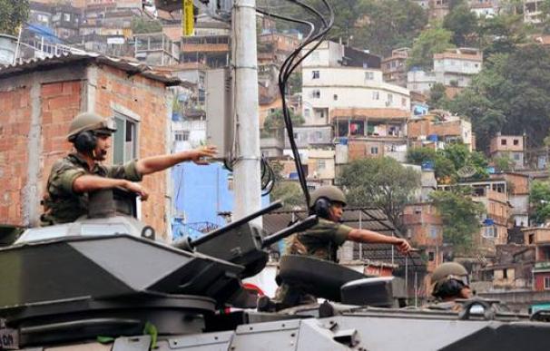 Militares en una favela de Río de Janeiro.