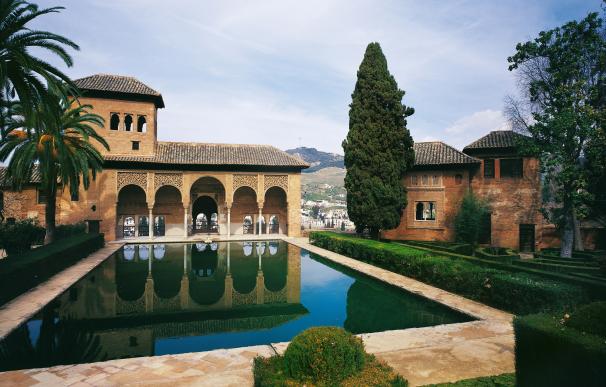 Turismo.- El Ayuntamiento propone cobrar un peaje a los turistas en los accesos a la Alhambra