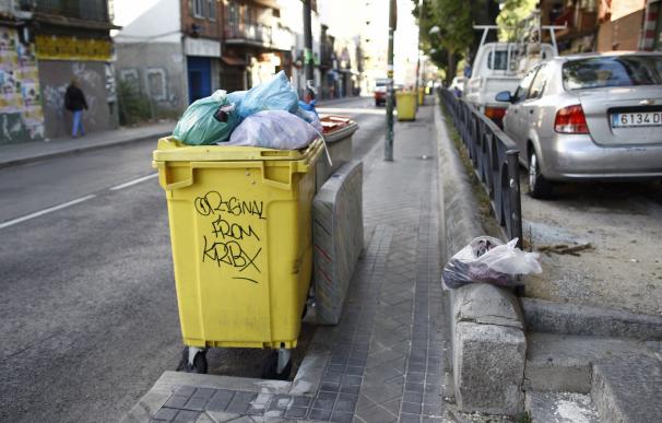 CC.OO. y UGT defienden la posible huelga de recogida de basura porque "a mismo trabajo, igual salario"
