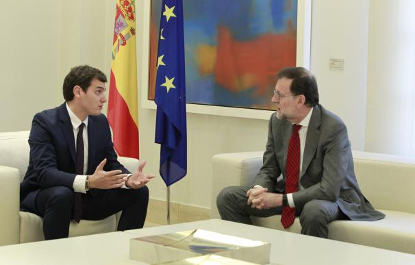 Albert Rivera y Mariano Rajo en su entrevista tras el 20-D en el Palacio de La Moncloa.