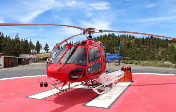 El primer helicóptero de extinción de incendios contratado por Gran Canaria llega a la isla