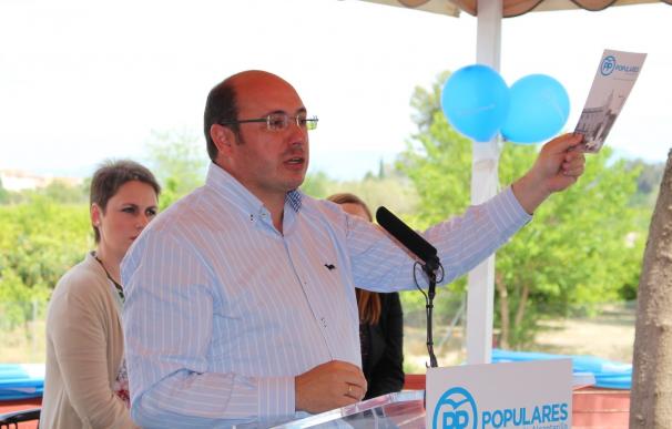 Presidente de Murcia se suma a quienes piden "cauces más directos de participación" de los militantes en el PP