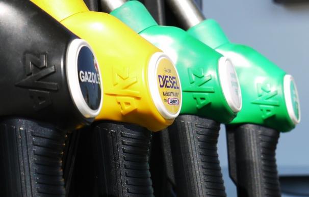 Los márgenes de los carburantes suben hasta un 4,5% en mayo