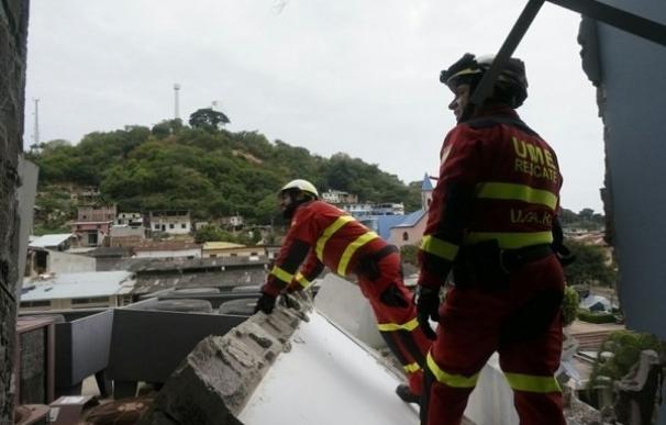 Los militares y bomberos españoles que han ayudado en las labores de rescate en Ecuador regresan mañana a Madrid