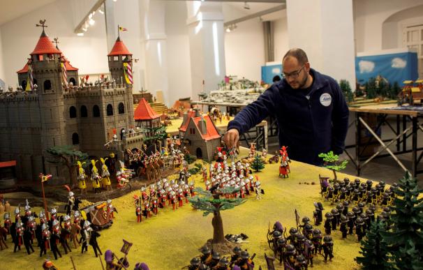 Más de 6.200 figuras de Playmobil y diez maquetas, en una muestra en Tomares tres veces mayor que la de 2014