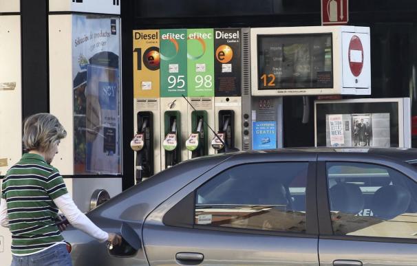 Los precios de la gasolina y el gasóleo se mantienen en mínimos tras caer un 0,2% esta semana