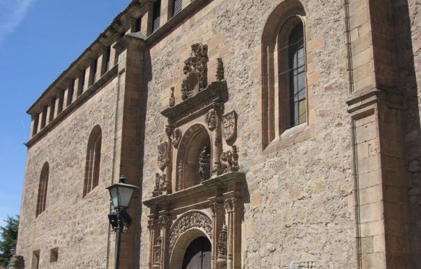 Ciudadanos por la Defensa del Patrimonio alerta del estado de la portada del Convento de las Dueñas de Salamanca