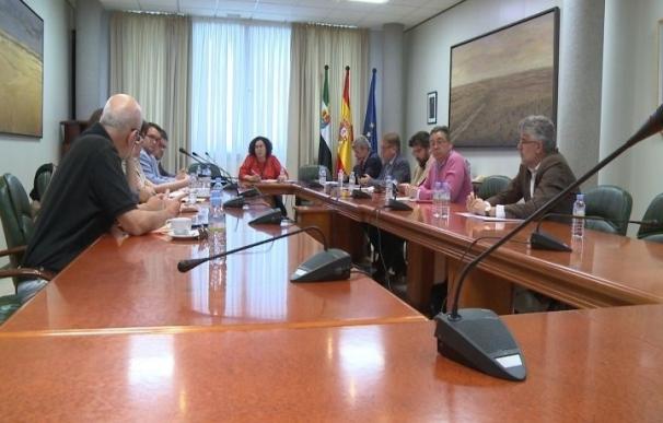 El PSOE pide planificar las obras del tren, mientras que el PP valora una "voluntad política" que Podemos echa en falta