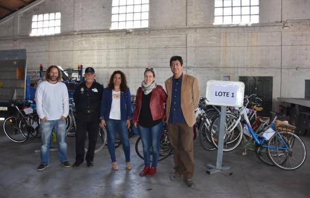 La Policía Local entrega 56 bicicletas a entidades sociales