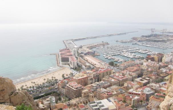 Alicante se prepara para recibir por primera vez a cuatro grandes cruceros entre mañana jueves y el viernes