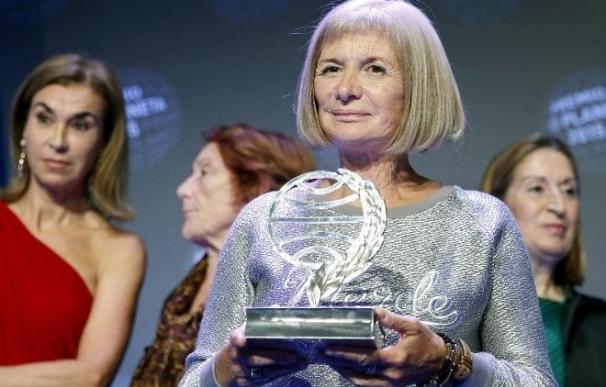 Alicia Giménez Bartlet trae este martes su premio Planeta a Escritores en su tinta