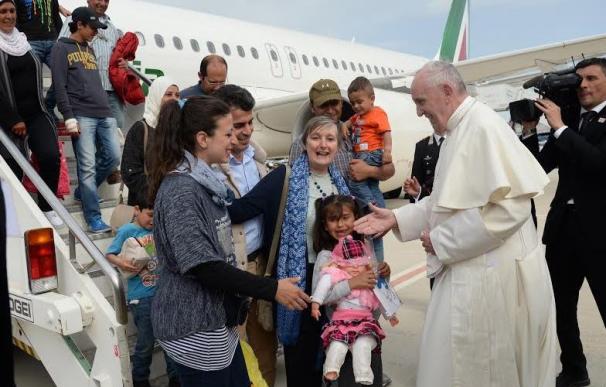 Conoce a los 12 refugiados que viajaron con el Papa al Vaticano